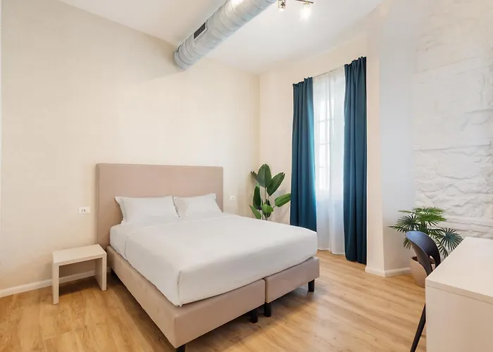 Adelante Apartment